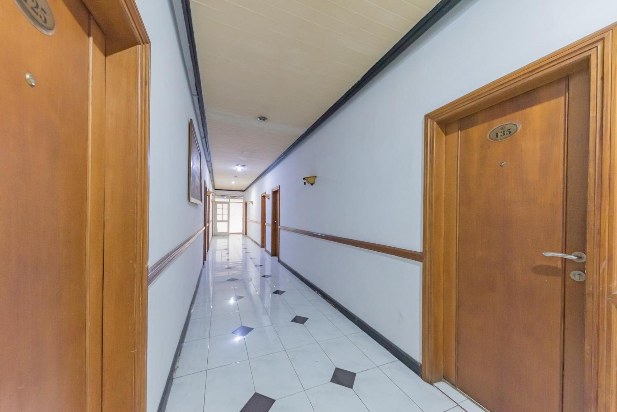 Urbanview Hotel Crown Tasikmalaya By Reddoorz Exteriör bild