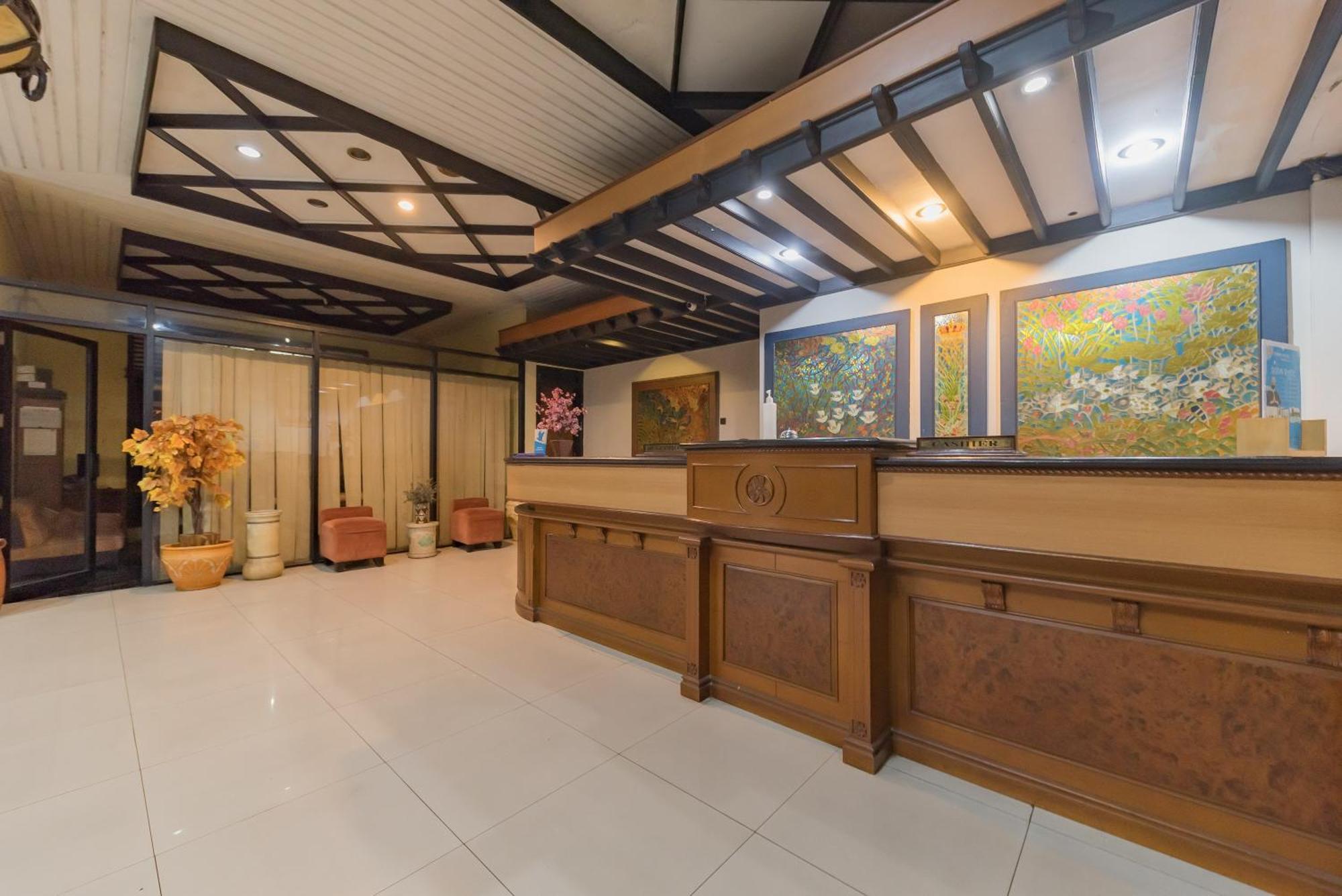 Urbanview Hotel Crown Tasikmalaya By Reddoorz Exteriör bild