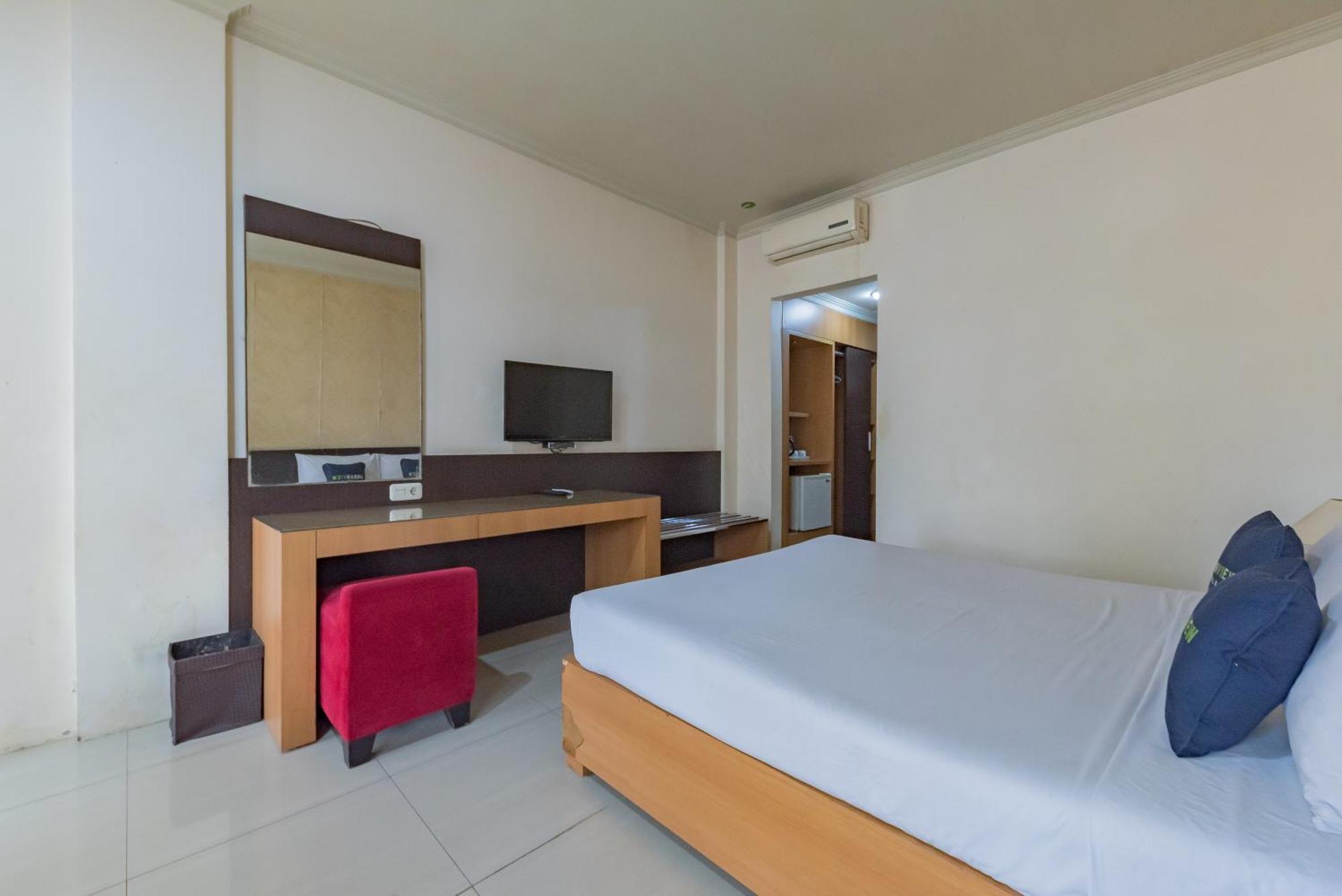 Urbanview Hotel Crown Tasikmalaya By Reddoorz Exteriör bild