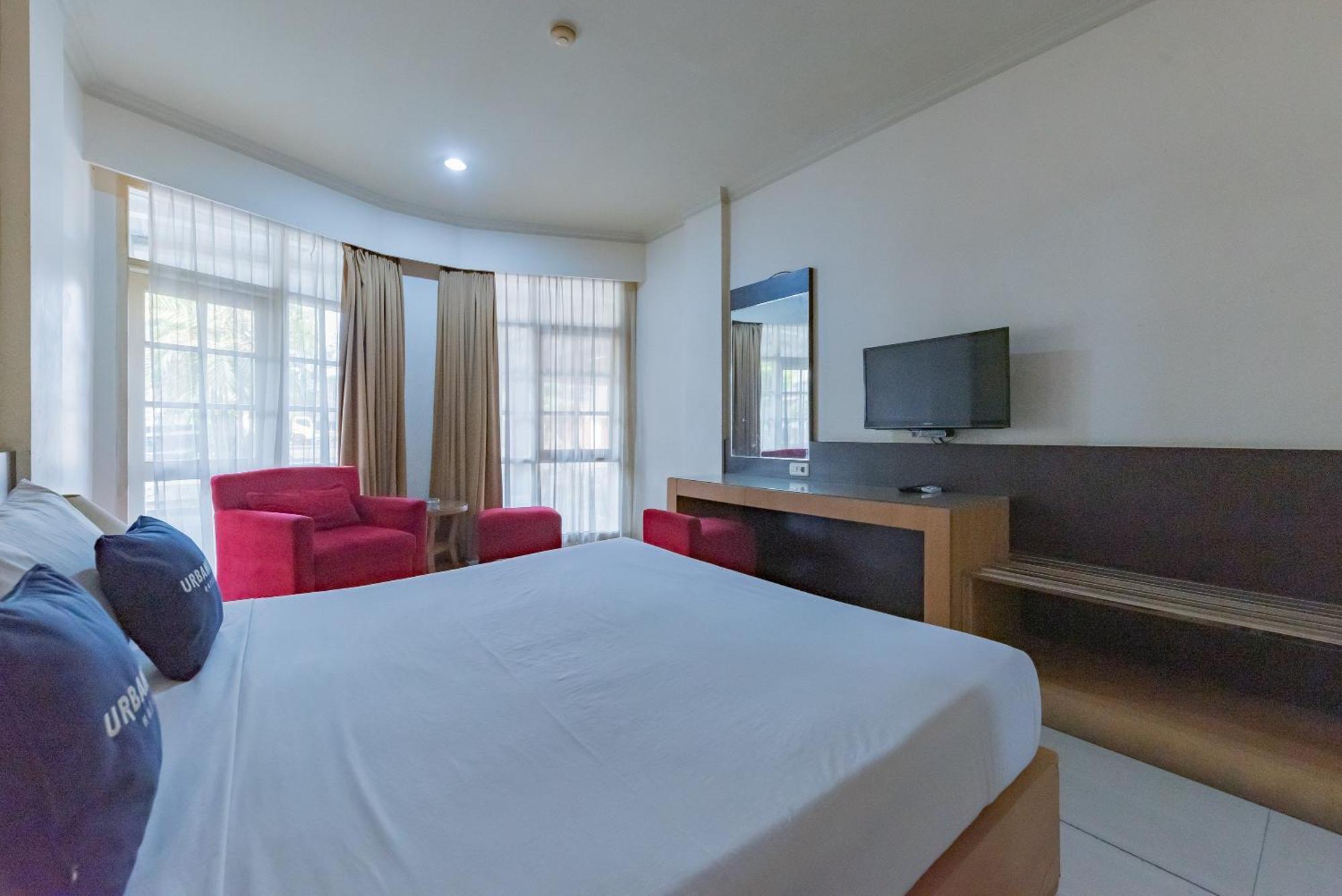 Urbanview Hotel Crown Tasikmalaya By Reddoorz Exteriör bild