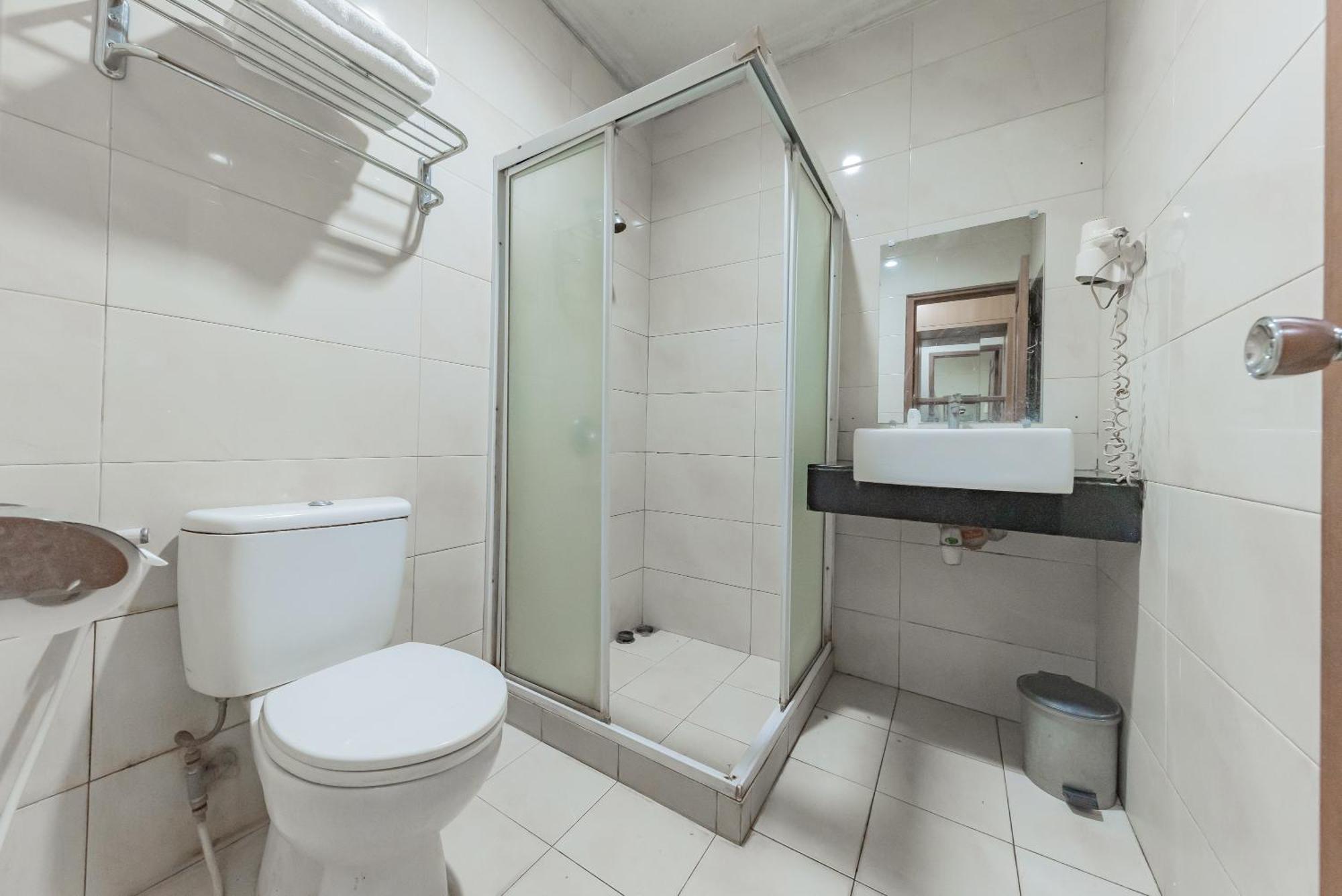 Urbanview Hotel Crown Tasikmalaya By Reddoorz Exteriör bild