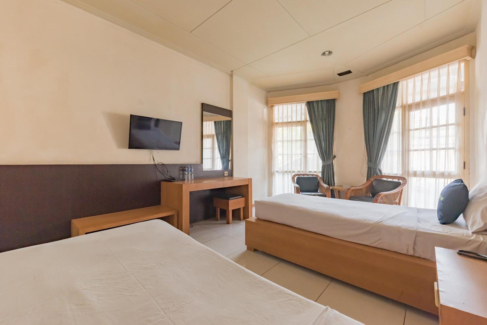Urbanview Hotel Crown Tasikmalaya By Reddoorz Exteriör bild