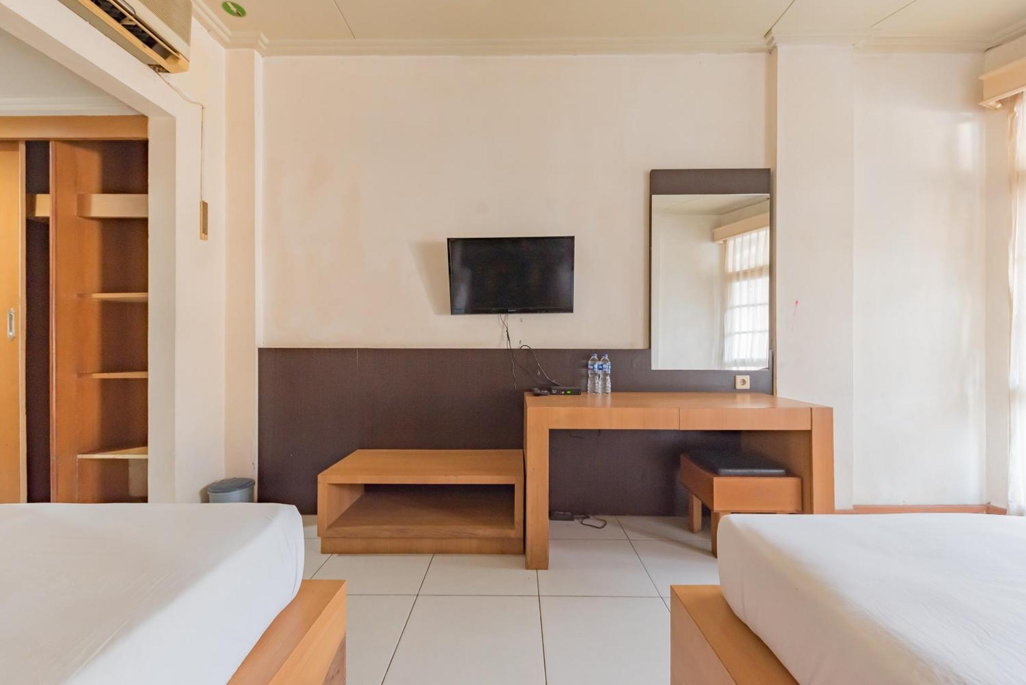 Urbanview Hotel Crown Tasikmalaya By Reddoorz Exteriör bild