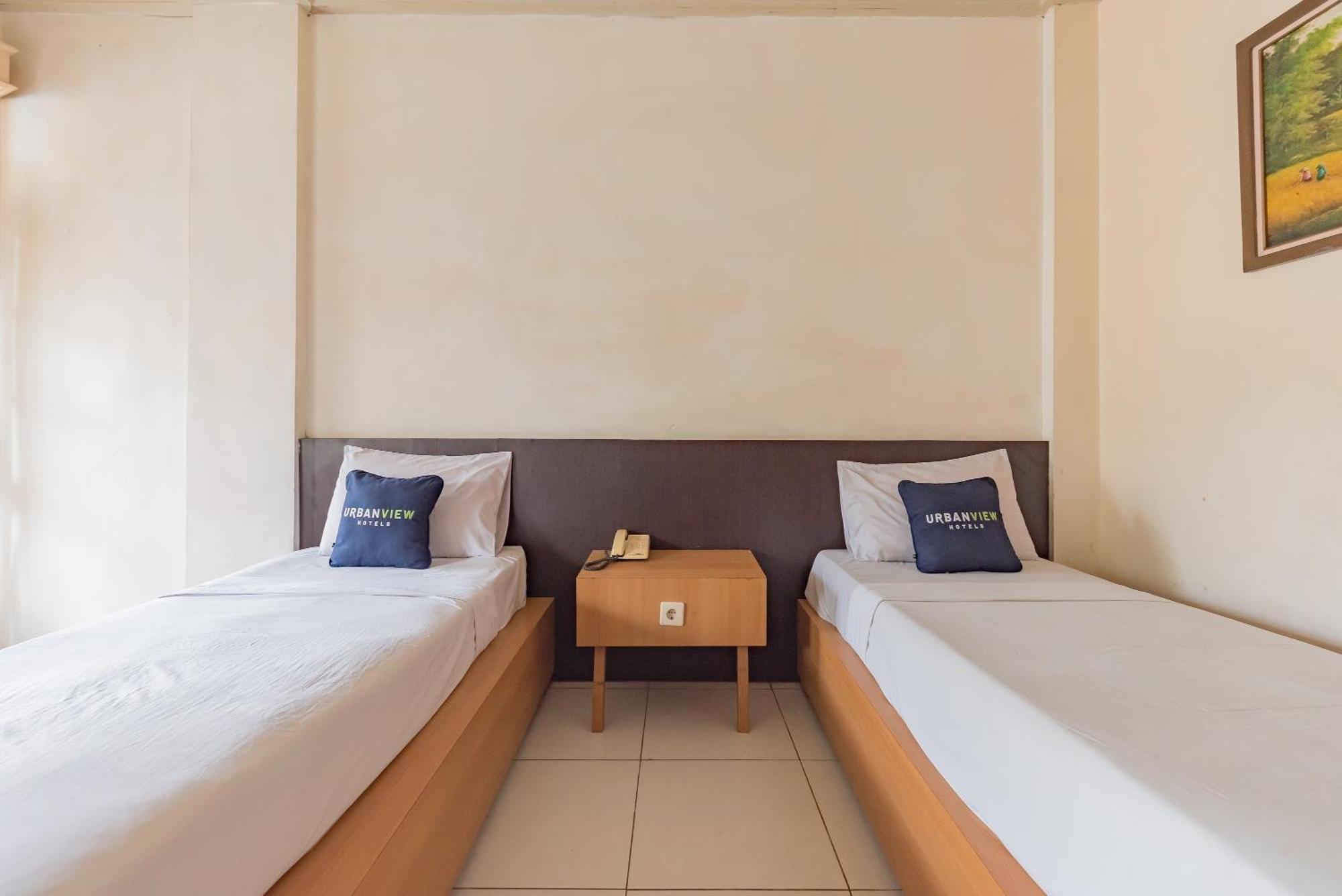 Urbanview Hotel Crown Tasikmalaya By Reddoorz Exteriör bild