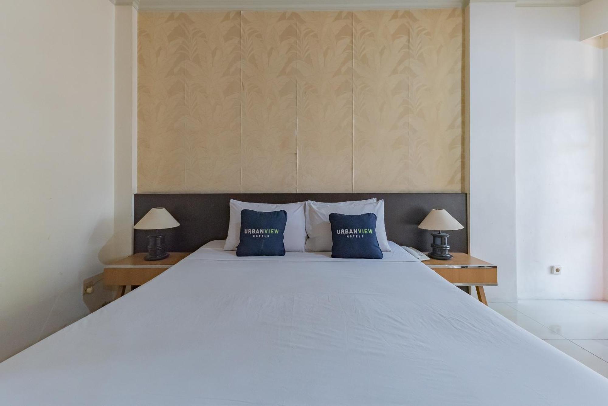 Urbanview Hotel Crown Tasikmalaya By Reddoorz Exteriör bild