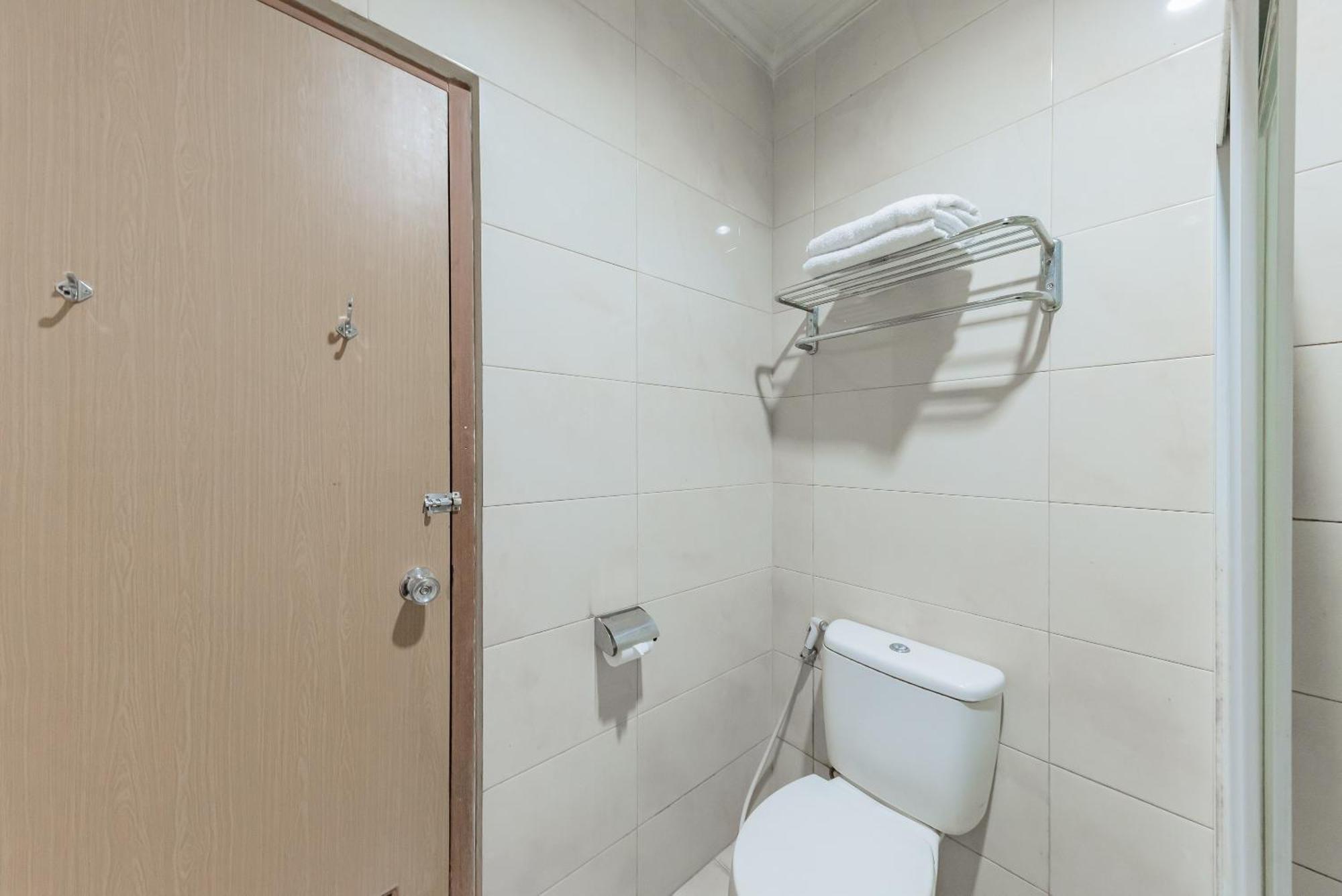 Urbanview Hotel Crown Tasikmalaya By Reddoorz Exteriör bild